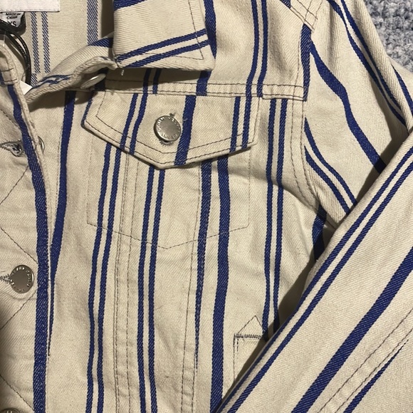 🆕Jeans jacket - Picture 3 of 5